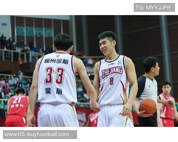 太阳队续约瑞安邓恩第三年球队选项上季场均69分36篮板表现稳定