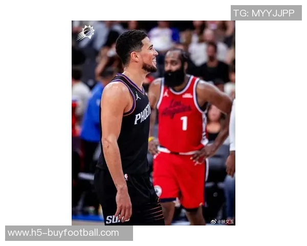 布克谈新赛季期待与责任感受领袖角色的重要性与挑战 布克谈新赛季期待与责任感受领袖角色的重要性与挑战