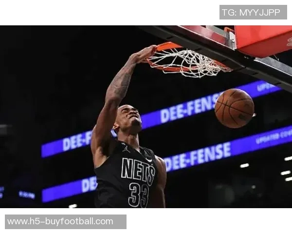 克拉克斯顿今日表现出色11投8中贡献19分7篮板5助攻3盖帽助球队获胜 克拉克斯顿今日表现出色11投8中贡献19分7篮板5助攻3盖帽助球队获胜