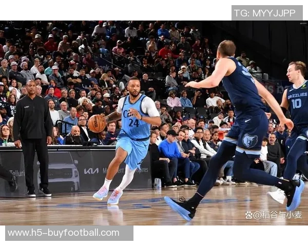 克莱状态回暖三分球表现出色11投5中贡献14分1篮板